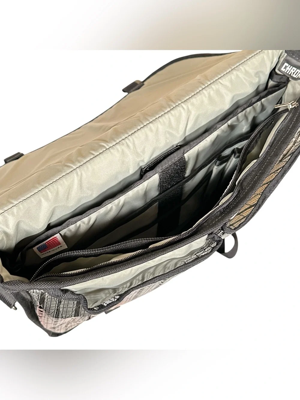 CHROME INDUSTRIES Duma Carbon Fibre Laptop Messenger Bag